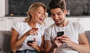 Com primeiras operações do FUST, BNDES viabiliza internet banda larga em escolas públicas de MG e TO 