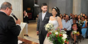 Casais dizem “Sim” em Cerimônia de Casamento Coletivo em Porto Alegre