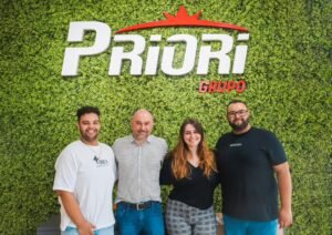 Dupla Osoriense Vitor e João Pedro assina contrato de investimento com Priori Grupo, gigante das máquinas industriais