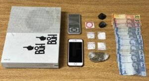 BM prende mulher com drogas em Atlântida Sul