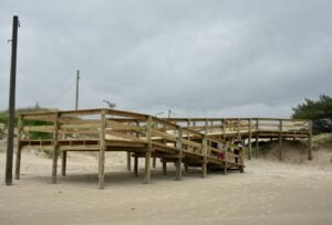 OBRAS DA PASSARELA SOBRE AS DUNAS EM IMARA ESTÃO 90% CONCLUÍDAS