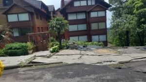 BAIRRO PRÓXIMA DO LAGO NEGRO EM GRAMADO ESTÁ PARA DESMORONAR