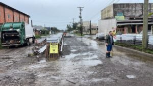 A Prefeitura de Capão da Canoa realizou ao longo desse sábado (18), ações corretivas e recolhimento de material descartado de forma irregular
