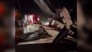 Tempestade derruba quadra esportiva e causa destruição em cidade gaúcha