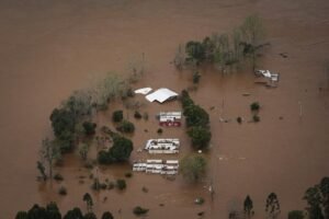 O que está causando as enchentes recordes no RS