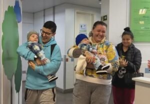 Gêmeos Siameses recebem alta após separação; pais abriram mão da guarda e bebês foram adotados