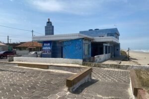 Moradores e Veranistas promovem ato contra a Demolição do Bar Azul em Cidreira