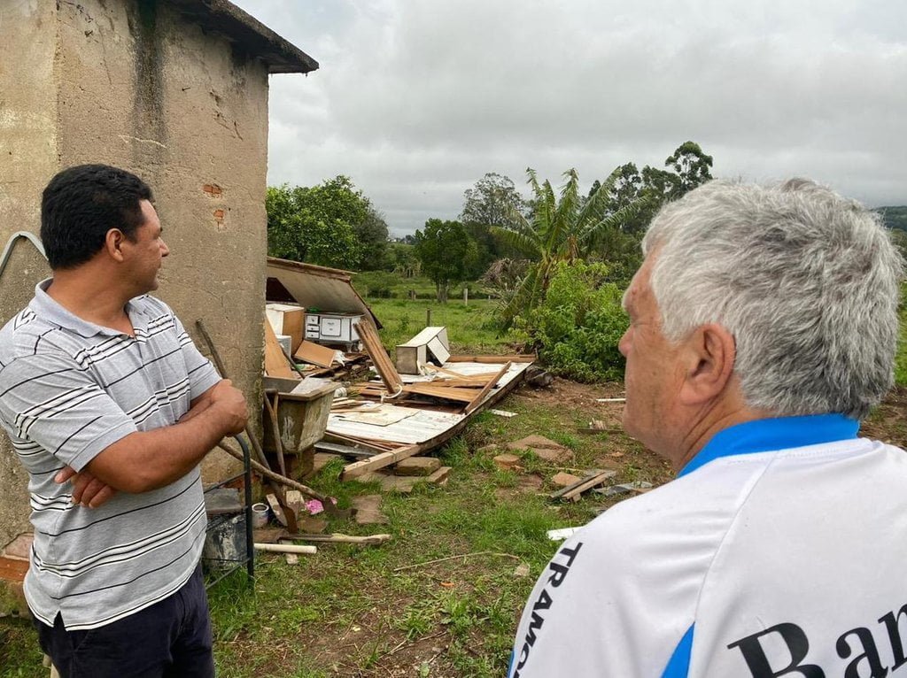 4860190_c62de0c83d084d3 Mais de cem casas são destelhadas por Tempestade e Vento forte em Santo Antônio da Patrulha