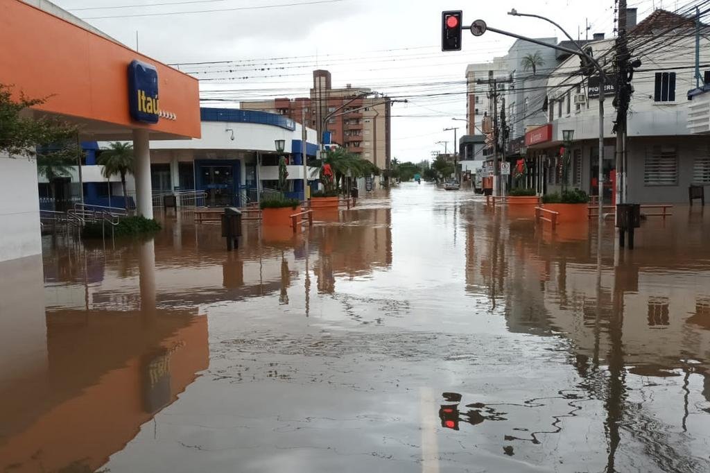 4865498_666ee5018f1fa71 Temporal provocou prejuízos em 145 municípios do RS; alerta permanece em razão de Nível Elevado de Rios