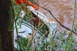Corpos de pai e filho são encontrados dentro de carro levado por Rio em Coqueiros do Sul