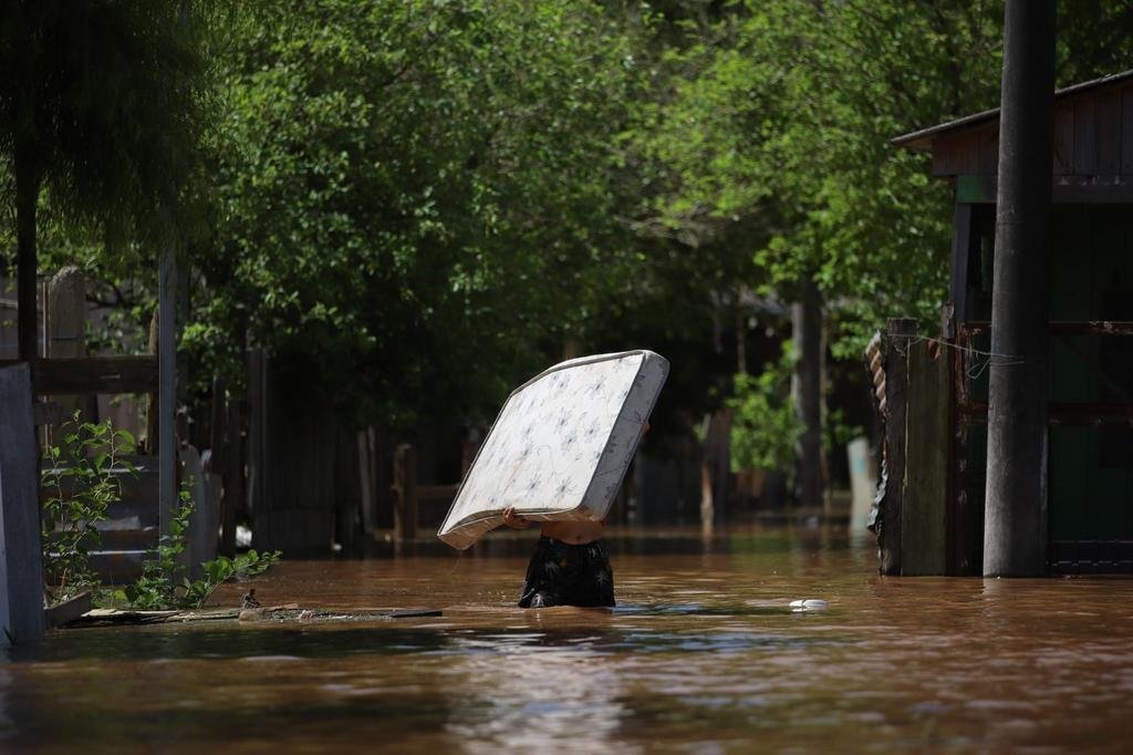 4866851_519d3787d0a16c7 Mais de 600 pessoas são retiradas de casa na Região das Ilhas; Enchente supera a de setembro