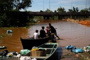 Mais de 600 pessoas são retiradas de casa na Região das Ilhas; Enchente supera a de setembro