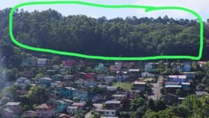 A defesa civil de Gramado está retirando moradores do Bairro Três Pinheiros