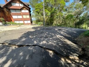 Gramado: Prédio corre risco de desabamento no bairro Planalto