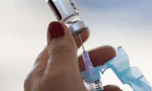 Programa de Vacinação em Escolas é Aprovado em Comissão no Senado