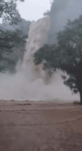 Vídeo: A força da água na Cascata do Chuvisqueiro em Riozinho