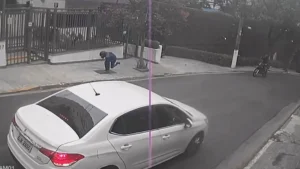 PM de folga atirou e matou dono de moto de luxo por engano ao reagir a assalto, diz Polícia Civil; dois bandidos morreram