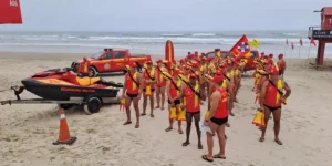 Formatura de guarda-vidas militares dá início à Operação Verão