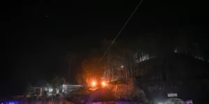 Equipes resgatam os 41 Trabalhadores presos em túnel da Índia há 17 dias