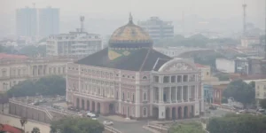 No Amazonas, máscaras voltam por causa da Fumaça das Queimadas
