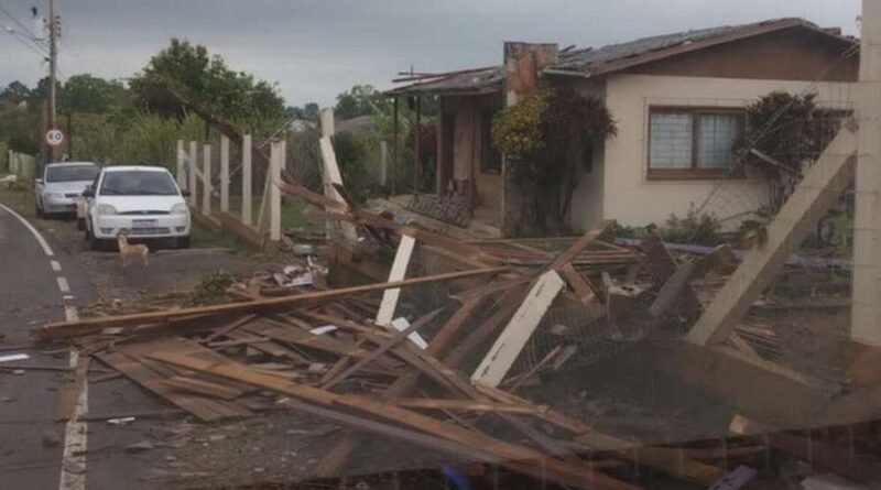 ygu-800x445-1 Temporal causa estragos em Santo Antônio da Patrulha e Arroio do Sal