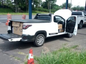 PRF apreende carga de contrabando de cigarros em Osório