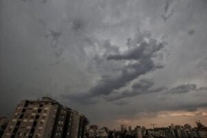 Frente Fria e Ciclone Extratropical devem causar Temporais e Vento Forte no RS durante o Natal