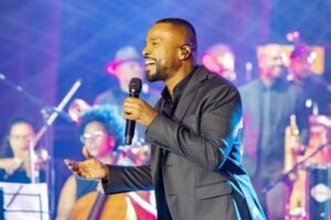 Alexandre Pires cancela show em cruzeiro após passageiro cair no mar