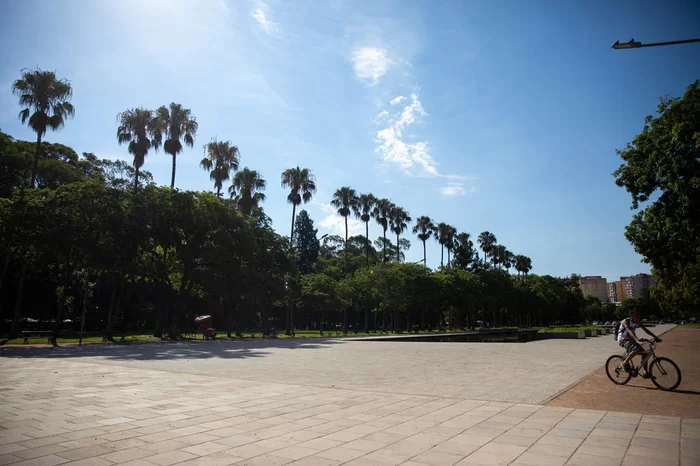 Ruas e parques ficam vazios em Porto Alegre com calor e sensação térmica acima de 40ºC 7 4882815 90213edebd84c80