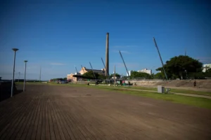 Ruas e parques ficam vazios em Porto Alegre com calor e sensação térmica acima de 40ºC