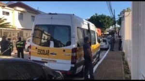 Menino de 4 anos é encontrado morto após ser esquecido em Van Escolar