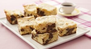 Aprenda como preparar Parafuso ao Carbonara de Ervas e sobremesa de Limão Siciliano com Marshmallow para começar a semana