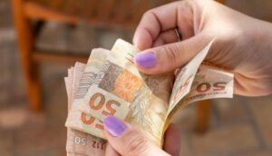 Salário mínimo deve subir para R$ 1.412 em 2024