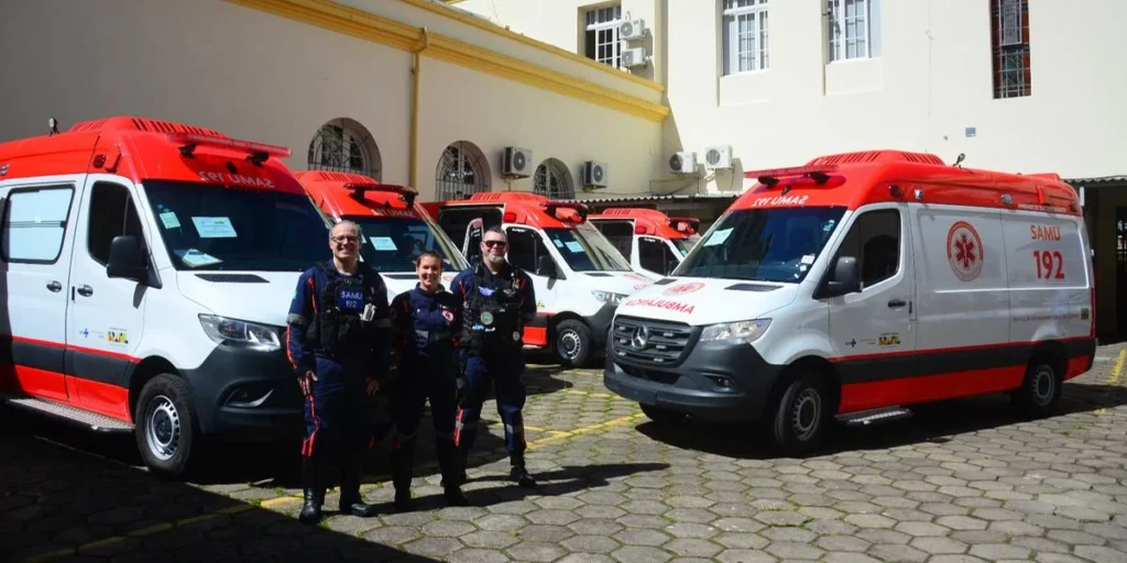 Samu entrega ambulancias MS em Porto Alegre