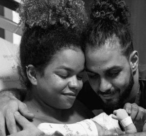 Atriz e cantora Jeniffer Nascimento dá à luz Lara, sua primeira filha, fruto do casamento com o ator Jean Amorim