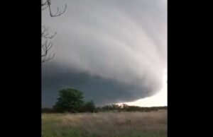 Temporais causam danos no Uruguai e ingressam no Rio Grande do Sul, assista o vídeo