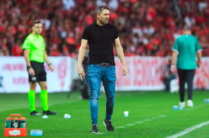 Inter renova contrato com Eduardo Coudet