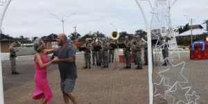Banda da Brigada Militar leva alegria para veranistas em Xangri-Lá