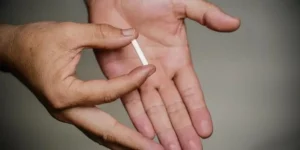 Entenda o que é o chip da beleza condenado por entidades médicas