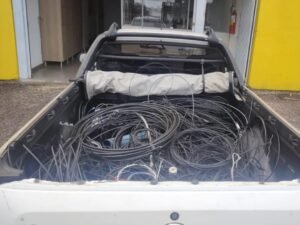 PROGRAMA JOGUE LIMPO COM OSÓRIO ASSUME A RETIRADA DE FIOS INATIVOS EM POSTES