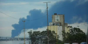 Incêndio de grandes proporções atinge empresa em Canoas