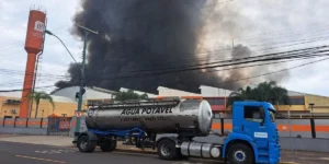 Incêndio é controlado em Canoas e trabalho de rescaldo deve seguir ao longo da madrugada