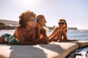 Brilhe no Verão: dicas quentes para um bronzeado incrível e uma pele mais feliz