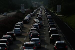 Volta do litoral tem muito movimento no primeiro dia do ano, sem registros de acidentes graves