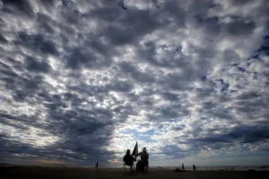 Semana começa com sol entre nuvens e sensação de abafamento em Capão da Canoa