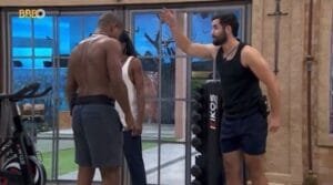 Matteus puxa canto da torcida do Inter no “BBB 24”