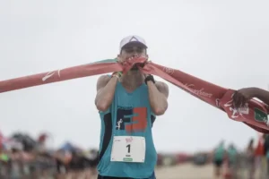 Com 3 mil atletas, Travessia Torres Tramandaí reúne histórias de superação e dedicação ao esporte