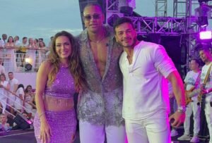 Apresentadora Carla Prata é pedida em casamento no show do Leo Santana em alto mar e ganha joia rara e luxuosa de compromisso