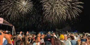 Reveillon: Porto Alegre vibra com a chegada de 2024 em show de fogos na Orla