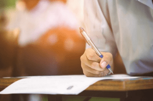 23 concursos públicos abrem mais de 420 vagas com salários de até R$ 18 mil